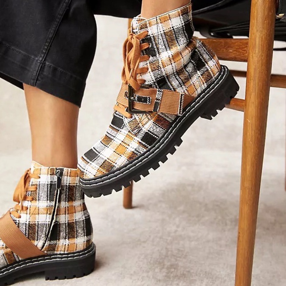 🆕{Cecelia New York} Gingerbread Leather Lug Sole Boots